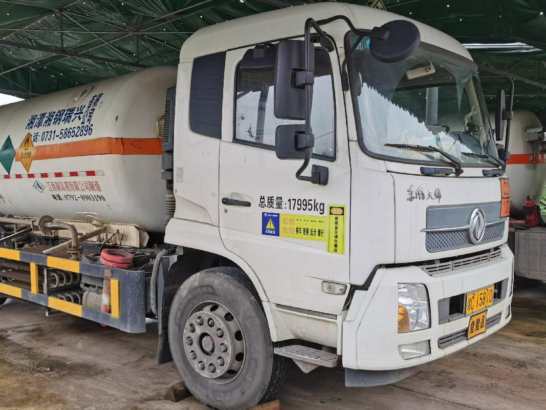 湘C15810五峰牌JXY5180GDY重型罐式货车