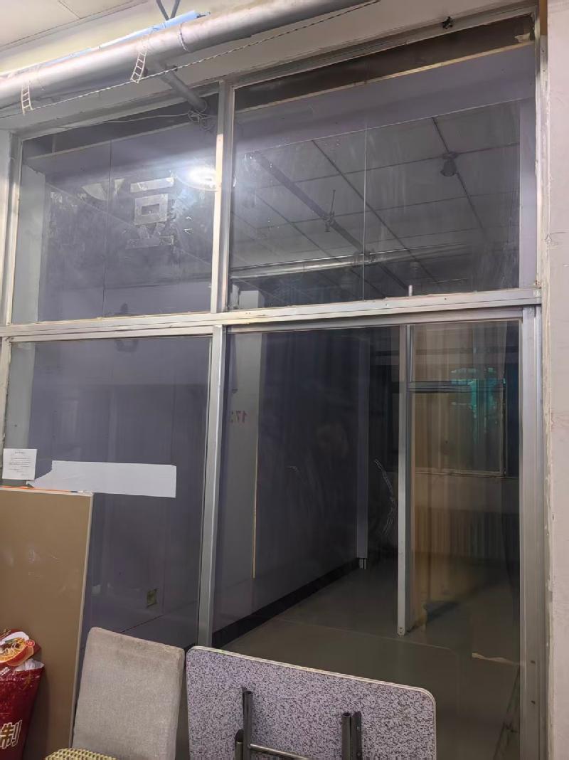 内蒙古自治区通辽市科尔沁区批发城鞋帽针纺楼二楼2个商铺独立出租（年租金均为1300元，租期均为3年）