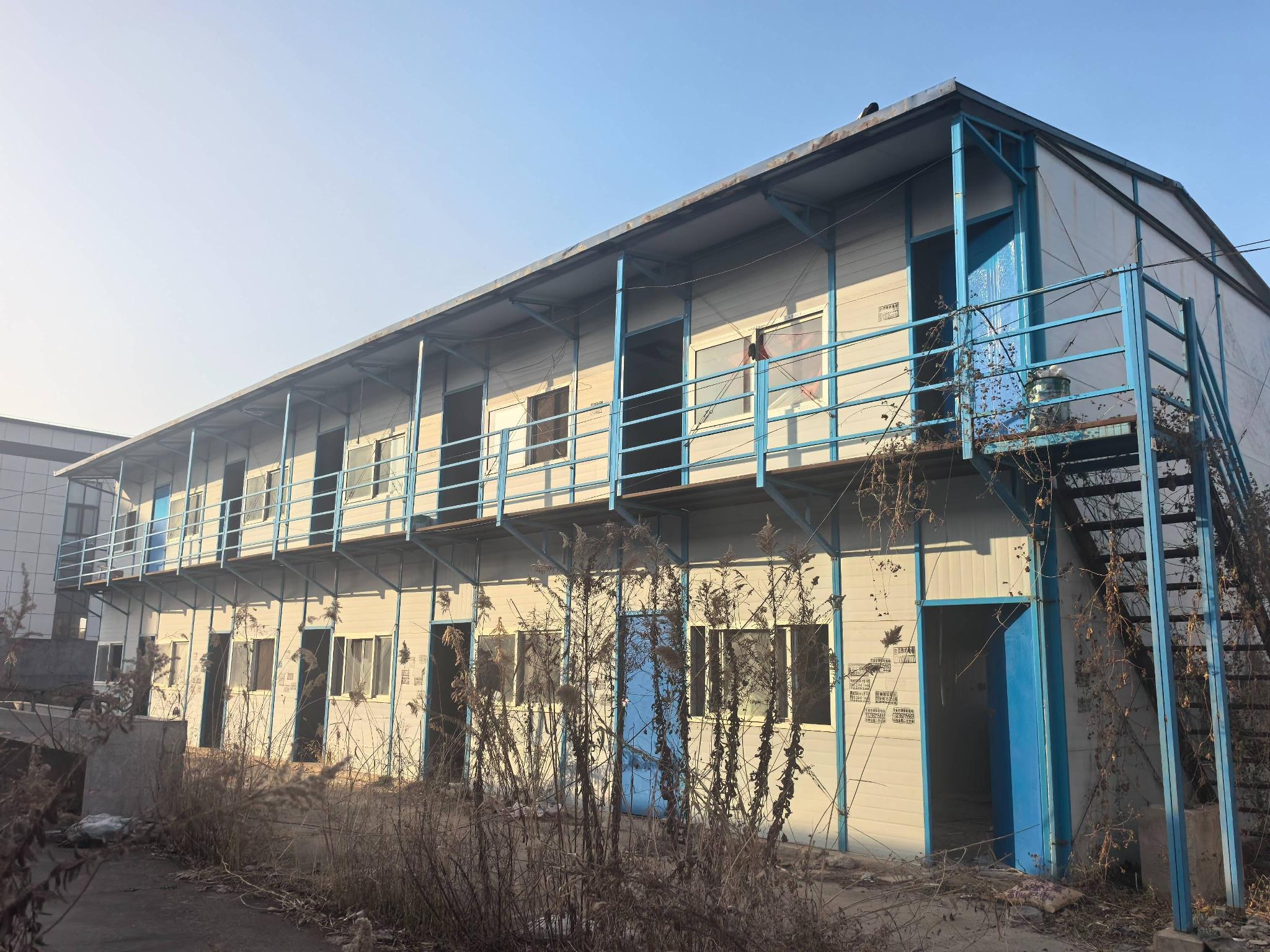 位于淮安经济技术开发区开新路东侧、养生园路北侧的一批报废活动板房转让公告