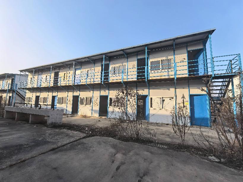 位于淮安经济技术开发区开新路东侧、养生园路北侧的一批报废活动板房转让公告