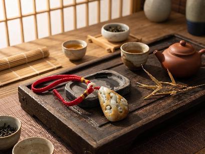 和田玉籽料（青白糖皮）【品名：五子登科】转让公告