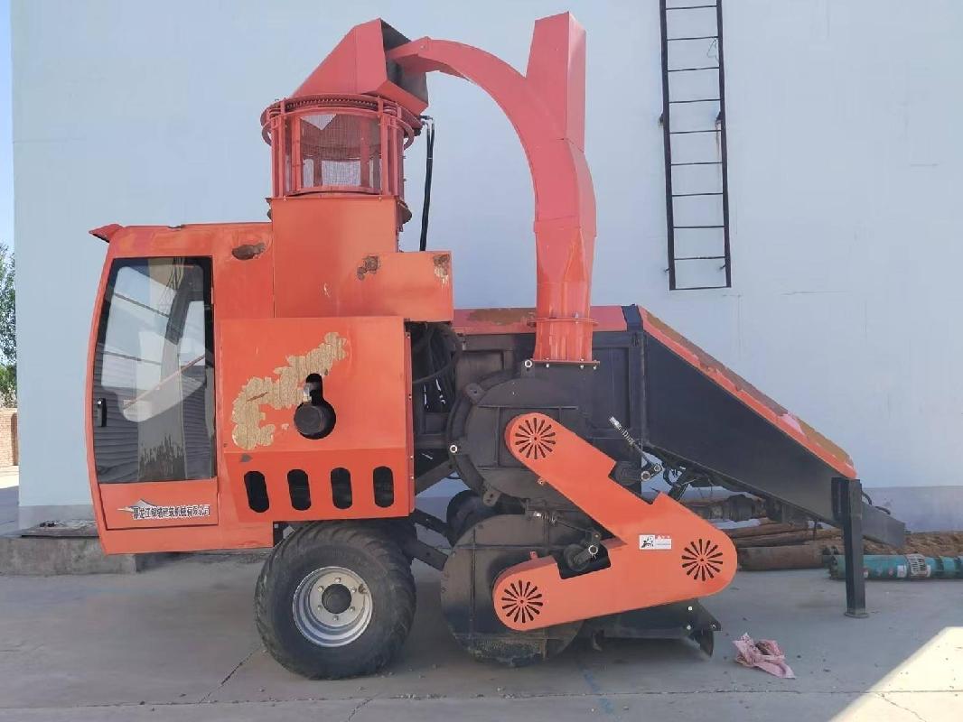 标3.位于乌兰浩特市太本站镇新华村双刀轴秸秆粉碎饲料打包机1台出租（租金底价：3000元/年，租期5年）