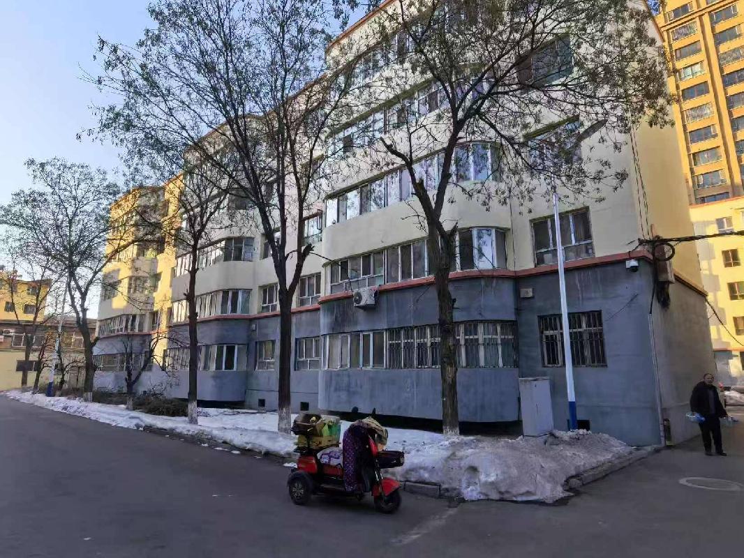 新源县国投公司位于新源县幸福路067号院花苑小区11-2-401约71.57㎡对外招租，租期三年