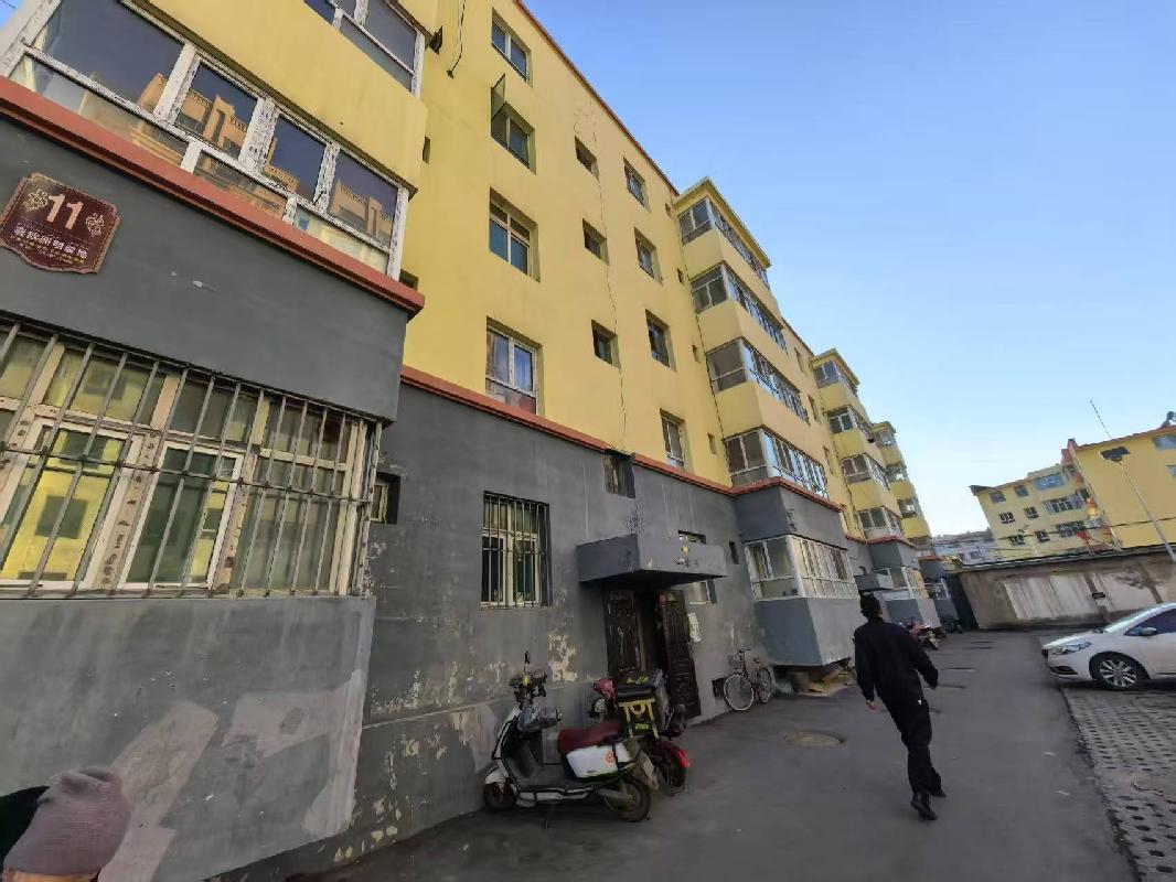新源县国投公司位于新源县幸福路067号院花苑小区11-2-401约71.57㎡对外招租，租期三年