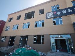 新源县国投公司位于新源县环城东路053号3层创业孵化基地约408.98㎡对外招租，租期三年