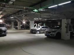 内蒙古银行通辽分行持有的呼和浩特新城区维多利时尚广场13处房产、扎鲁特旗梅林园小区330处地下车库、车位、仓房单独转让项目询价（一）