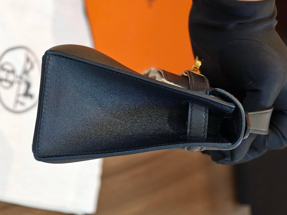 爱马仕 Mini Kelly 一代 黑金金扣 swift皮 B刻未使用（带盒）转让公告
