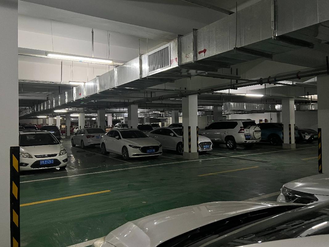 华池县职业中等专业学校地下停车场014号等3个停车位使用权转让公告