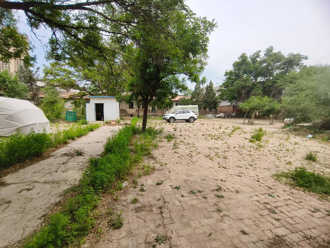 [兰州市]兰州市城关区东岗镇小街81号场地（原东岗镇小学）租赁公告（第三次）