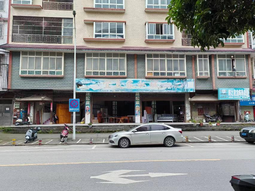 柳州市三江县古宜镇悦江路21号第一、二层。转让公告