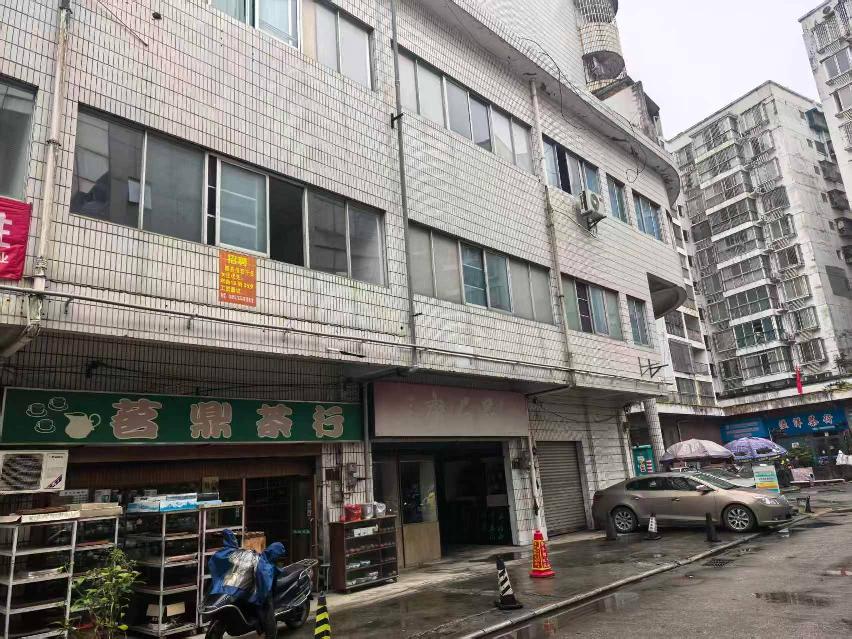 桂林市象山区瓦窑路17号商铺转让公告