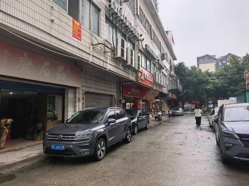 桂林市象山区瓦窑路17号商铺转让公告