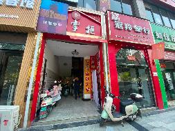 陇南市武都区江岸名都2号楼1-2层105、203、204铺转让公告