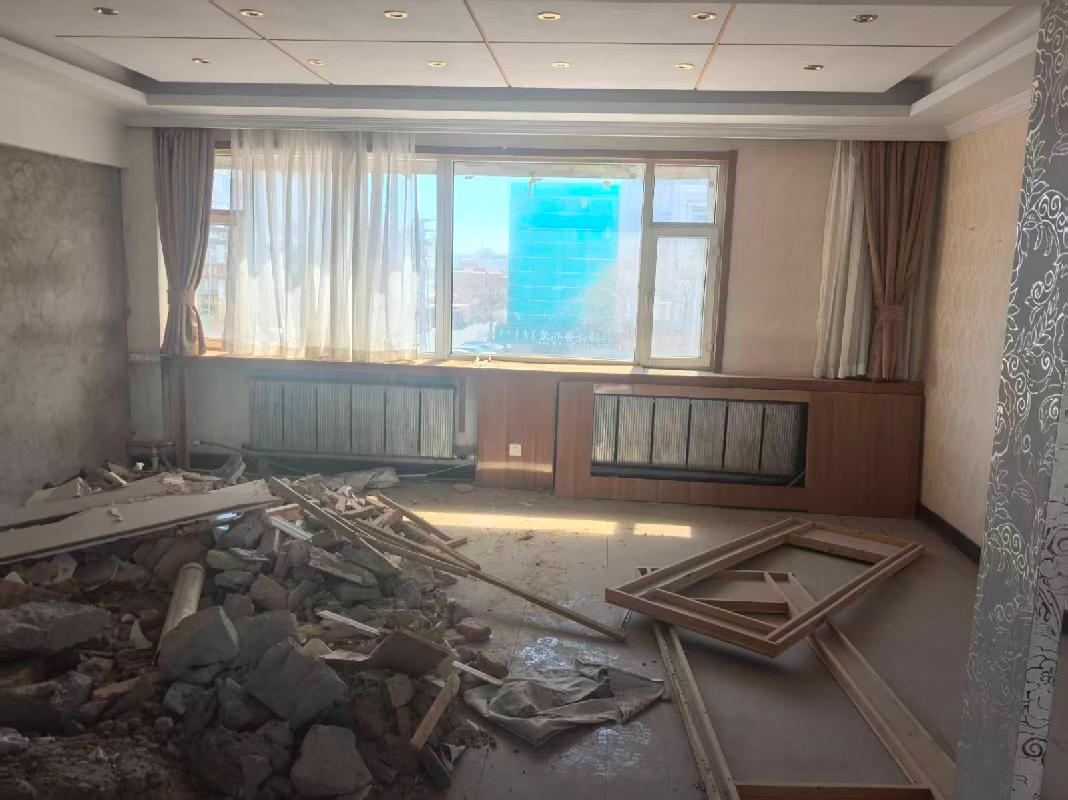 锡林浩特市楚办德吉社区广润小区庆丰农机公司综合楼西段01032房屋招租（年租金底价24905元，租期3年）（内蒙古威信保安押运服务有限责任公司）(国资监测编号GR2026NM1002366)