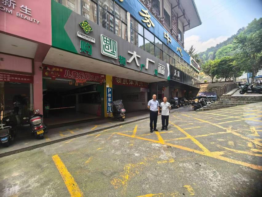 [桂林市]广西XXX环境科技有限公司、文X，2户债权整体。转让公告