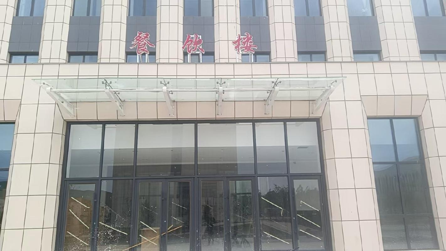赤峰市克什克腾旗鸿德红色教育暨综合实训基地餐厅房屋及配套设施设备整体招租（年租金底价307800.00元，租期3年）(国资监测编号GR2026NM1002465)