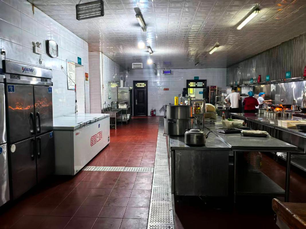 巩留县人民医院所属食堂约796.24㎡对外招租，租期三年