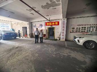 广西XXX环境科技有限公司、文X，2户债权整体。转让公告