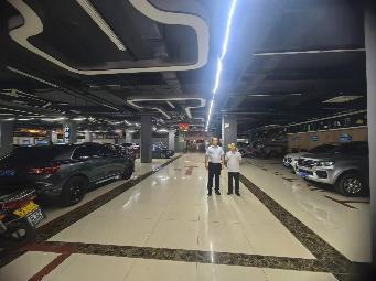 广西XXX环境科技有限公司、文X，2户债权整体。转让公告