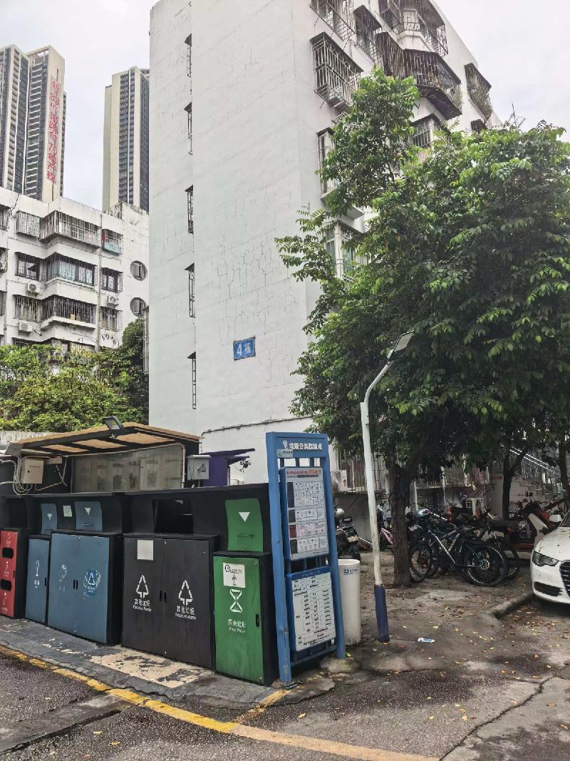 深圳市罗湖区宝安路松园南九巷外运公司住宅楼40套房产分为4个标的转让