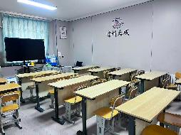 奎屯锦安资产运营管理有限公司位于乌鲁木齐路28幢40号（136.53㎡）、42号（129.11㎡）、43号（93.16㎡）、44号（129.11㎡）、45号（129.11㎡）共计面积617.02㎡租期3年