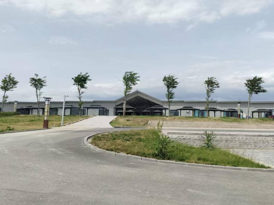 尼勒克县唐布拉旅游开发有限公司滨湖渔村经营性业态及配套服务设施经营权对外承包（承包期二十年）