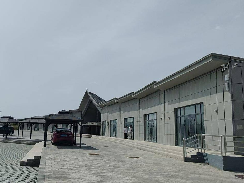 尼勒克县唐布拉旅游开发有限公司滨湖渔村经营性业态及配套服务设施经营权对外承包（承包期二十年）