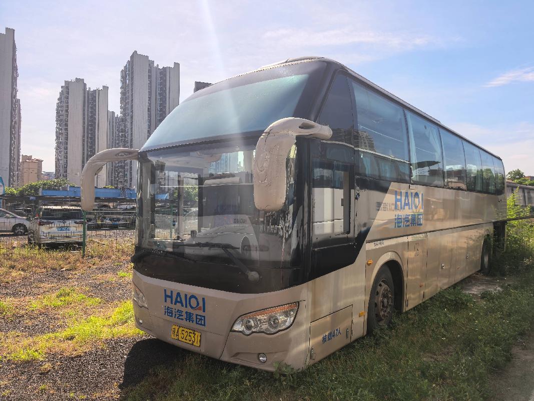 琼A31503柯斯达牌、琼A52510桂林牌等10辆大型普通客车分别转让
