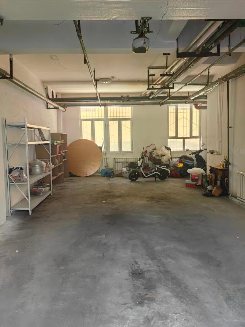 新疆中新铁路建设有限公司转让乌苏市南苑办事处塔里木河西路路园小区20幢1-06号车库