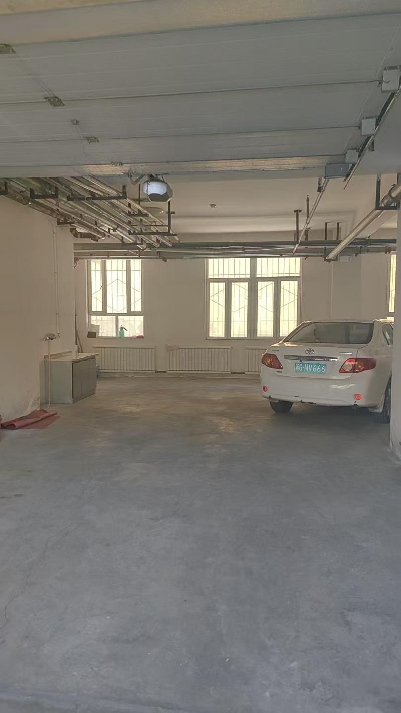 新疆中新铁路建设有限公司转让乌苏市南苑办事处塔里木河西路路园小区20幢1-09号车库