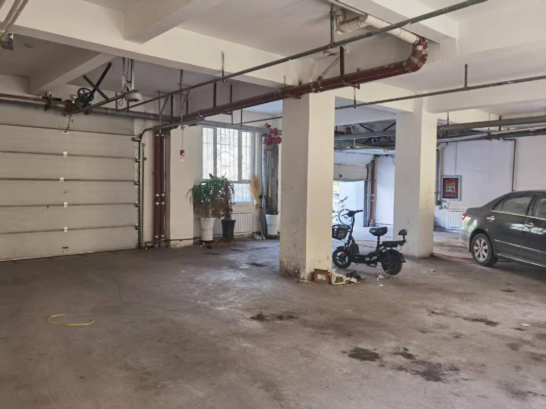 新疆中新铁路建设有限公司转让乌苏市南苑办事处塔里木河西路路园小区20幢1-07号车库