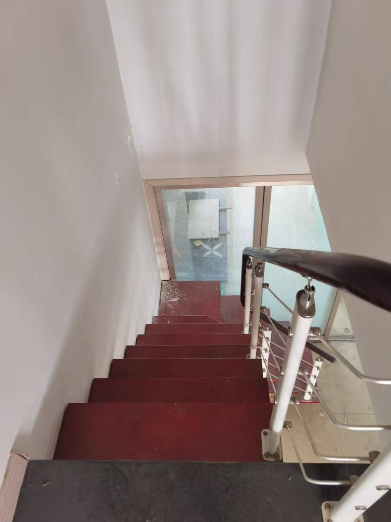 新疆中新铁路建设有限公司转让乌苏市南苑办事处塔里木河西路路园小区20幢1-1102室房产