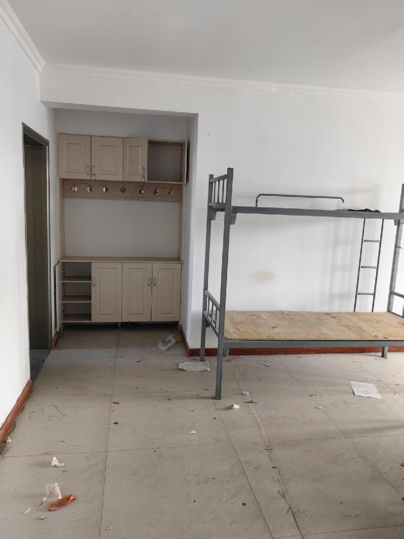新疆中新铁路建设有限公司转让乌苏市南苑办事处塔里木河西路路园小区20幢2-1102室房产