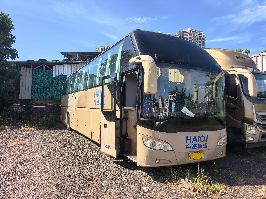 琼A31503柯斯达牌、琼A52510桂林牌等10辆大型普通客车分别转让
