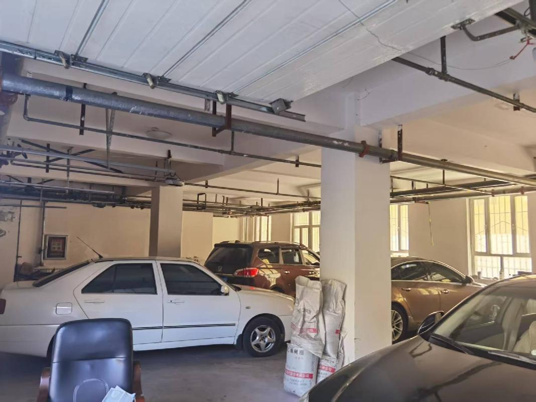 新疆中新铁路建设有限公司转让乌苏市南苑办事处塔里木河西路路园小区20幢1-05号车库