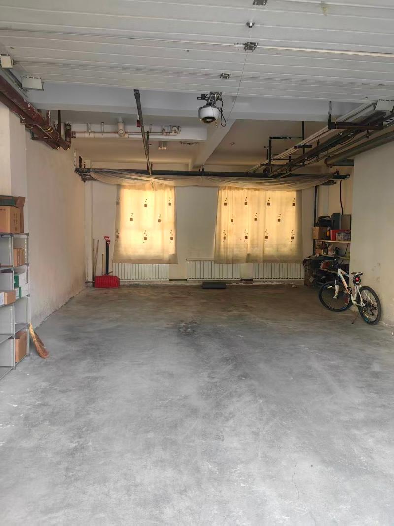 新疆中新铁路建设有限公司转让乌苏市南苑办事处塔里木河西路路园小区20幢1-08号车库
