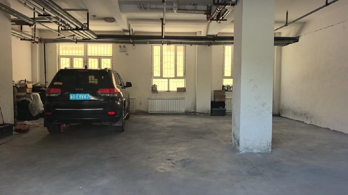 新疆中新铁路建设有限公司转让乌苏市南苑办事处塔里木河西路路园小区20幢1-02号车库