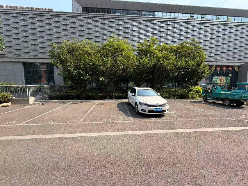 常州市钟楼区劳动西路850号星韵生鲜市集北侧地面机动车停车位1-8号招租公告