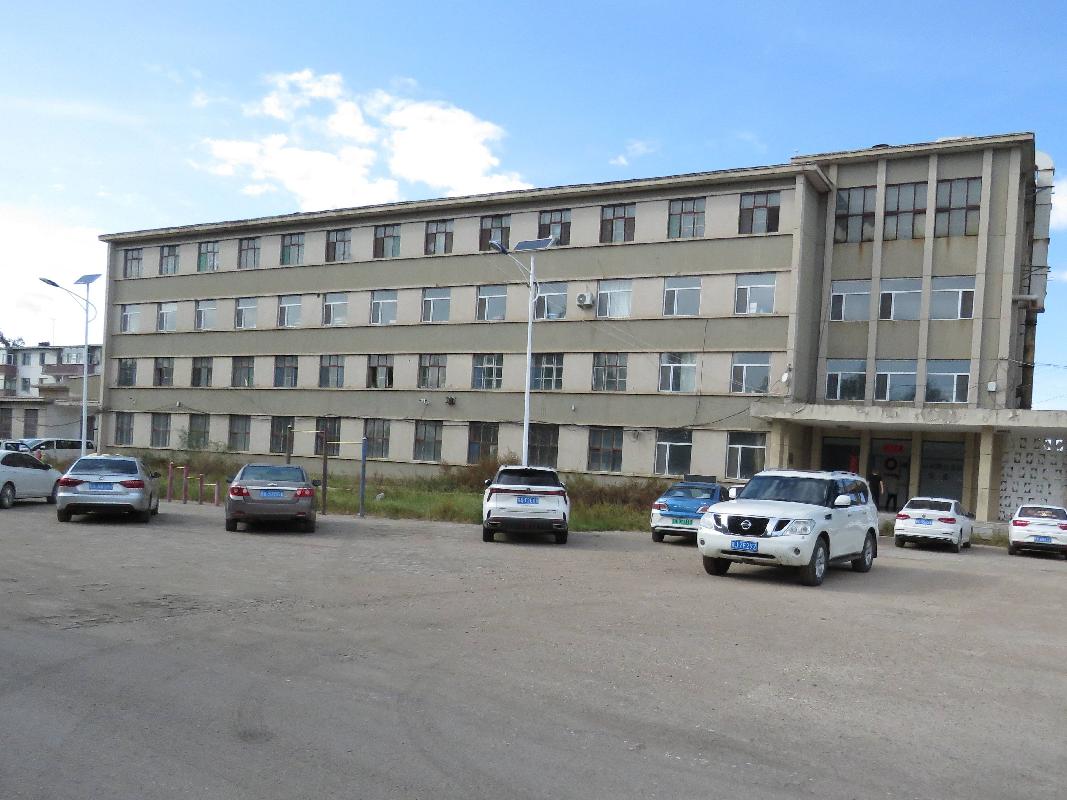 中国建筑材料工业地质勘查中心内蒙古总队罗家营基地办公楼 1 层 104、105、 106、107 及 2 层 202、208 室房产整体出租（年租金底价21000元，租期3年）
