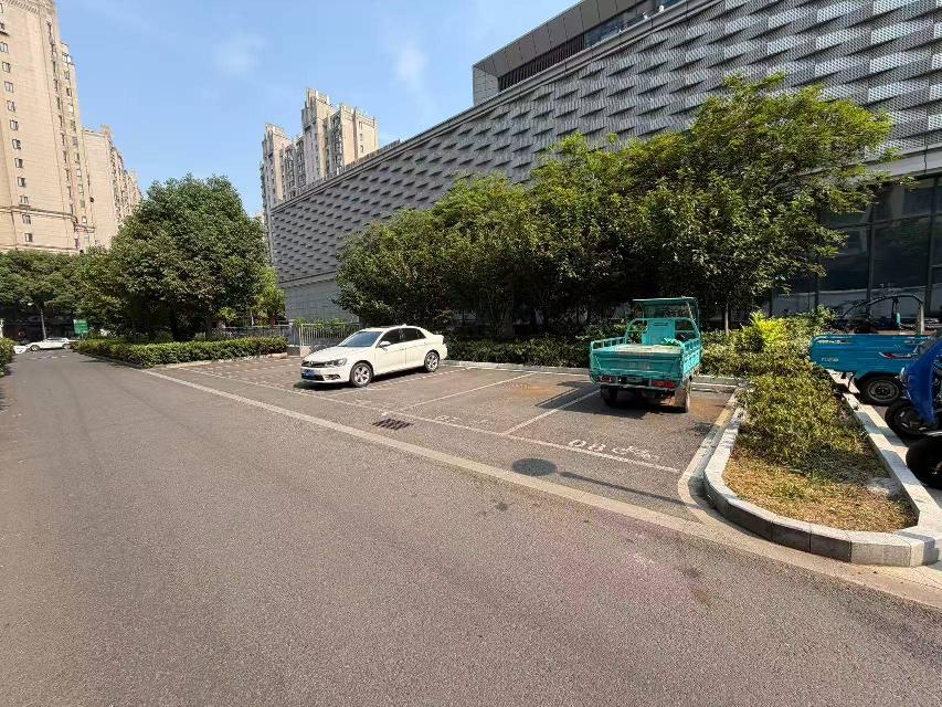 [常州市]常州市钟楼区劳动西路850号星韵生鲜市集北侧地面机动车停车位1-8号招租公告