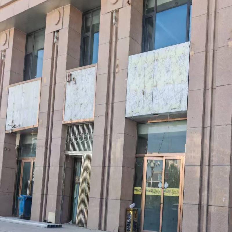 阿拉善盟安达假日酒店底层商铺（从北至南)8号招租（年租金底价：19000.00元/年  租期：3年）