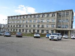 中国建筑材料工业地质勘查中心内蒙古总队罗家营基地办公楼 1 层 104、105、 106、107 及 2 层 202、208 室房产整体出租（年租金底价21000元，租期3年）