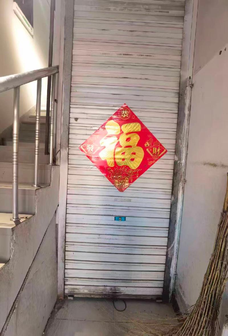 佳木斯大学一区D院东门商服楼北侧楼梯间出租交易公告