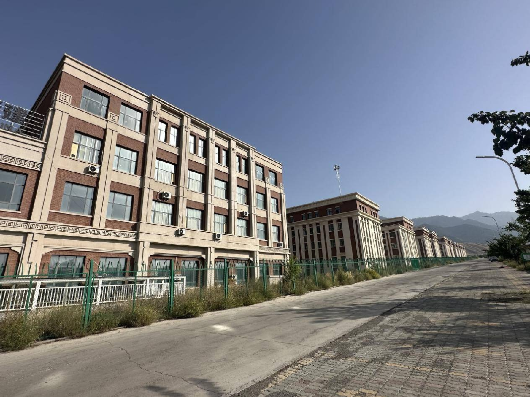 中能建投乌鲁木齐新能源有限公司租赁位于乌鲁木齐县水西沟镇庙尔沟村宅基地551号水西沟特色小镇冰雪小镇特色功能扩展区运动产业园区交流中心房产(国资监测编号GR2026XJ1001081)