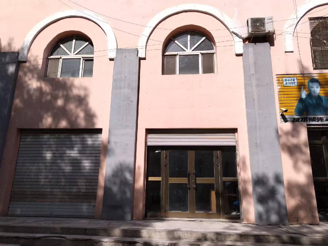 巩留县发改委位于巩留县二区静和路原军粮供应站约74㎡对外招租，租期三年