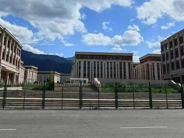 中能建投乌鲁木齐新能源有限公司租赁位于乌鲁木齐县水西沟镇庙尔沟村宅基地551号水西沟特色小镇冰雪小镇特色功能扩展区运动产业园区1#、2#、4#、5#、6#、7#、8#、9#楼房产