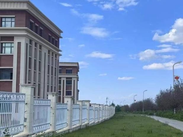 中能建投乌鲁木齐新能源有限公司租赁位于乌鲁木齐县水西沟镇庙尔沟村宅基地551号水西沟特色小镇冰雪小镇特色功能扩展区运动产业园区服务中心、3#、8#、9#、10#、11#、12#、13#、14#楼房产(二次挂牌)(国资监测编号GR2026XJ1001083-2)