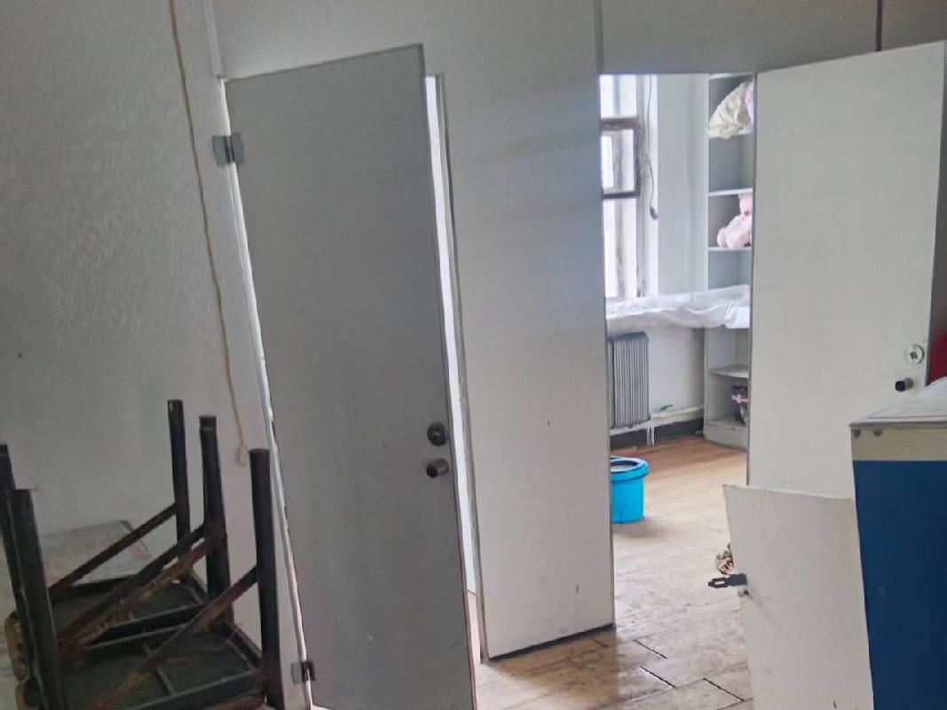 海拉尔区正阳办东四道街华银小区4号楼214号转让
