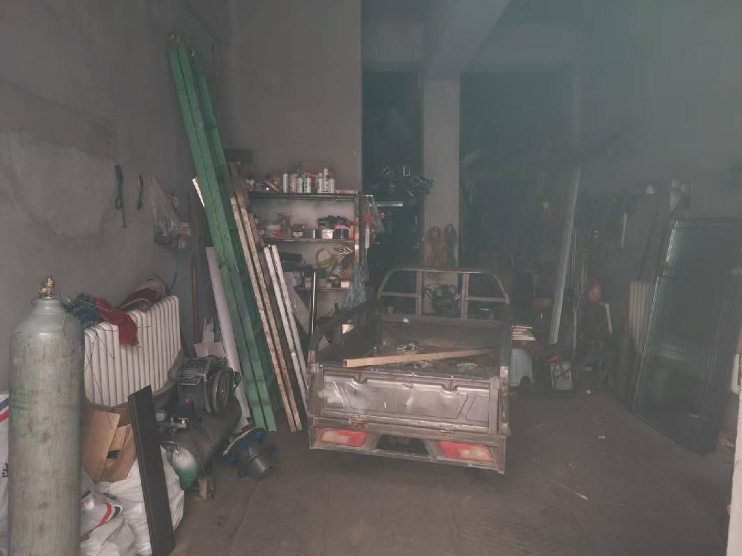 内蒙古自治区呼伦贝尔市牙克石市颢诚小区2-1号楼102号门市转让