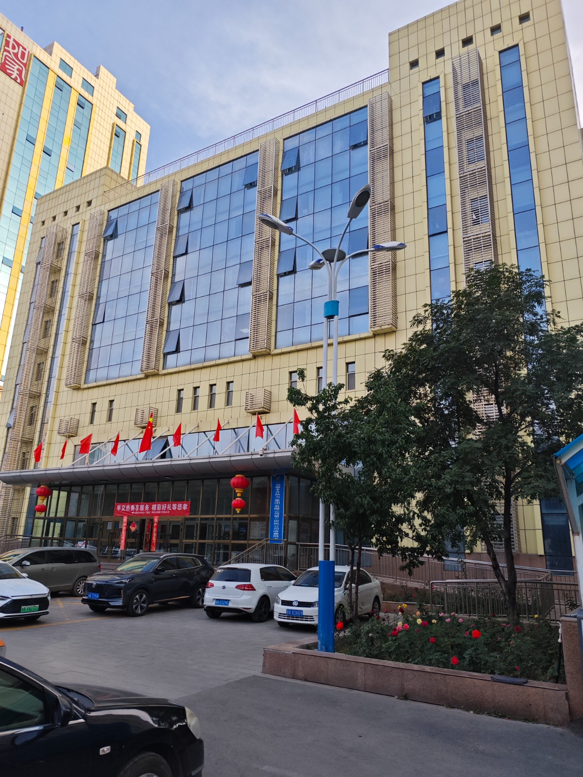 乌鲁木齐热力（集团）有限公司租赁位于乌鲁木齐市沙依巴克区伊宁路350号第三供热公司第六层房产